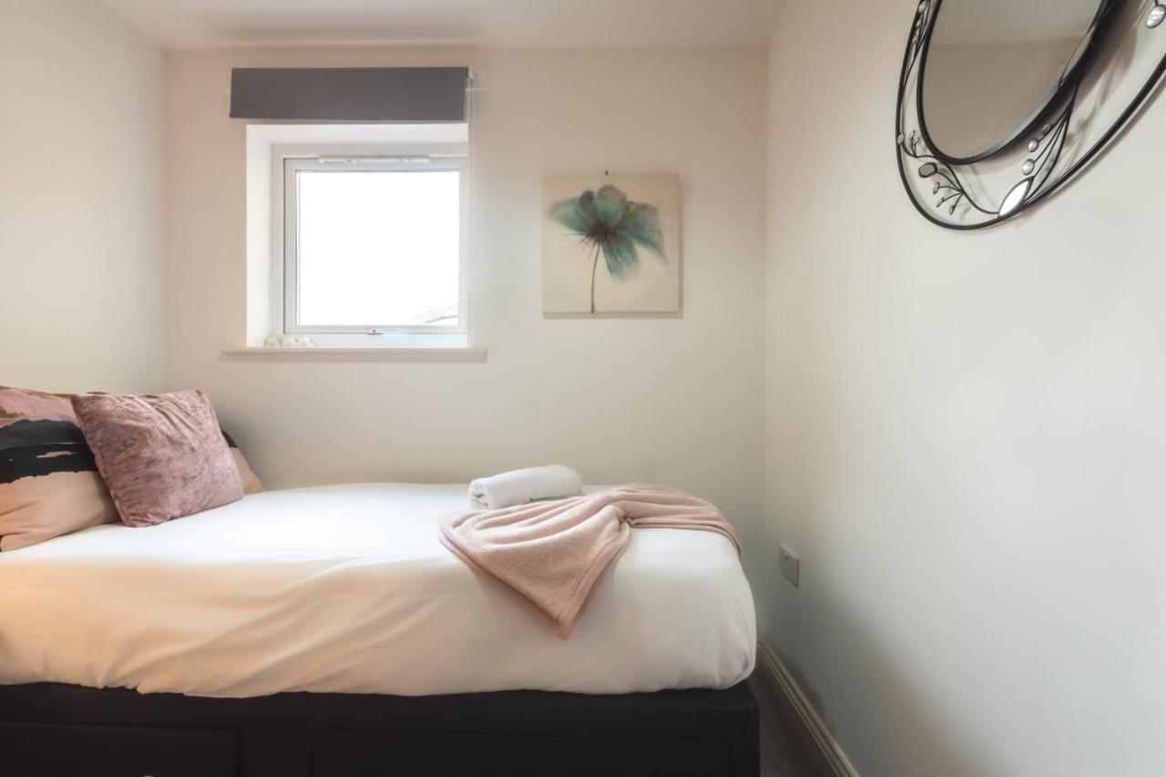 BEST PRICE! LARGE SPACIOUS 2 BED APARTMENT - King Size or Single Beds, Sofabeds, Smart TVs, FREE PARKING Southampton Exterior foto