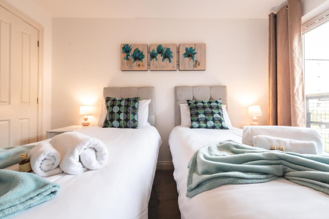 BEST PRICE! LARGE SPACIOUS 2 BED APARTMENT - King Size or Single Beds, Sofabeds, Smart TVs, FREE PARKING Southampton Exterior foto