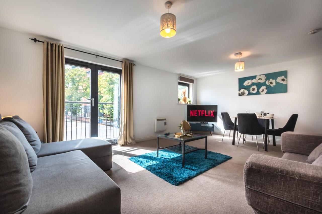 BEST PRICE! LARGE SPACIOUS 2 BED APARTMENT - King Size or Single Beds, Sofabeds, Smart TVs, FREE PARKING Southampton Exterior foto