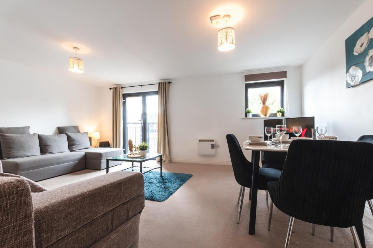 BEST PRICE! LARGE SPACIOUS 2 BED APARTMENT - King Size or Single Beds, Sofabeds, Smart TVs, FREE PARKING Southampton Exterior foto