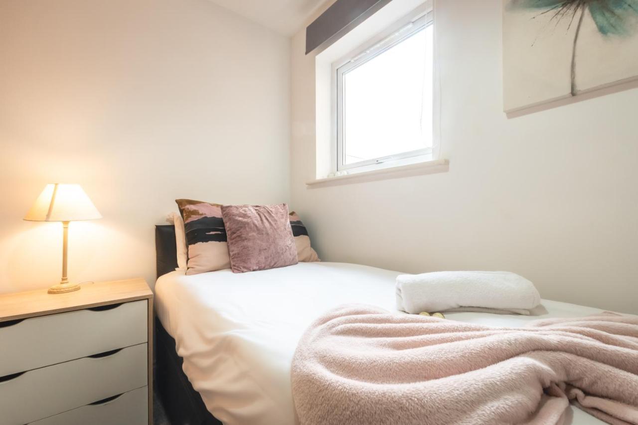 BEST PRICE! LARGE SPACIOUS 2 BED APARTMENT - King Size or Single Beds, Sofabeds, Smart TVs, FREE PARKING Southampton Exterior foto