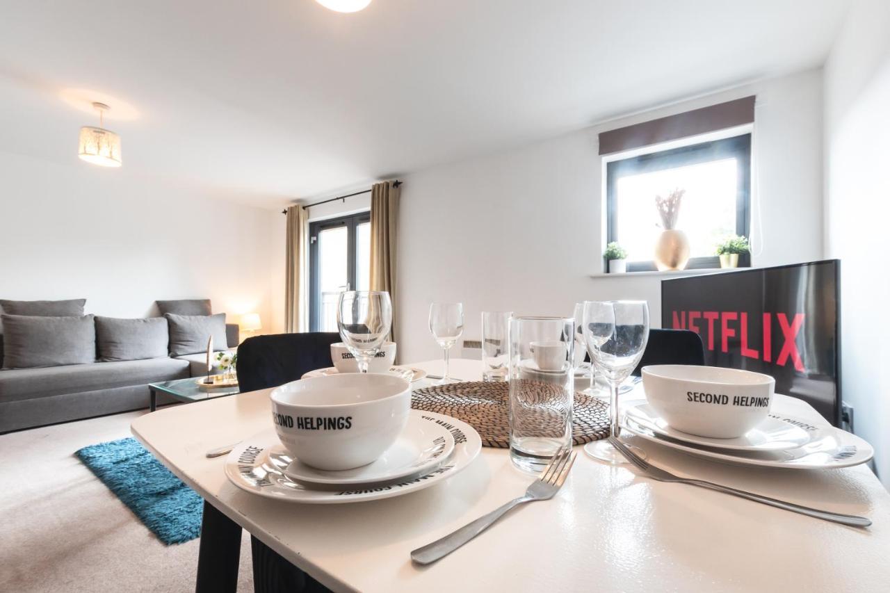 BEST PRICE! LARGE SPACIOUS 2 BED APARTMENT - King Size or Single Beds, Sofabeds, Smart TVs, FREE PARKING Southampton Exterior foto