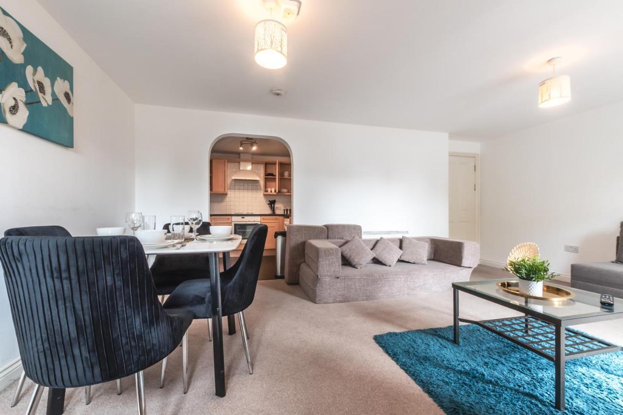BEST PRICE! LARGE SPACIOUS 2 BED APARTMENT - King Size or Single Beds, Sofabeds, Smart TVs, FREE PARKING Southampton Exterior foto