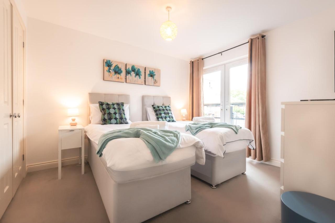 BEST PRICE! LARGE SPACIOUS 2 BED APARTMENT - King Size or Single Beds, Sofabeds, Smart TVs, FREE PARKING Southampton Exterior foto