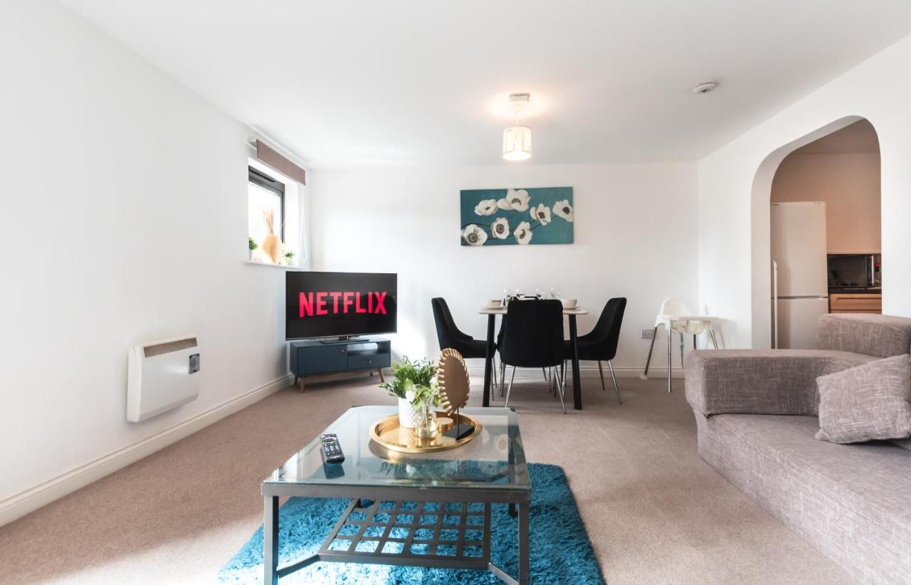 BEST PRICE! LARGE SPACIOUS 2 BED APARTMENT - King Size or Single Beds, Sofabeds, Smart TVs, FREE PARKING Southampton Exterior foto